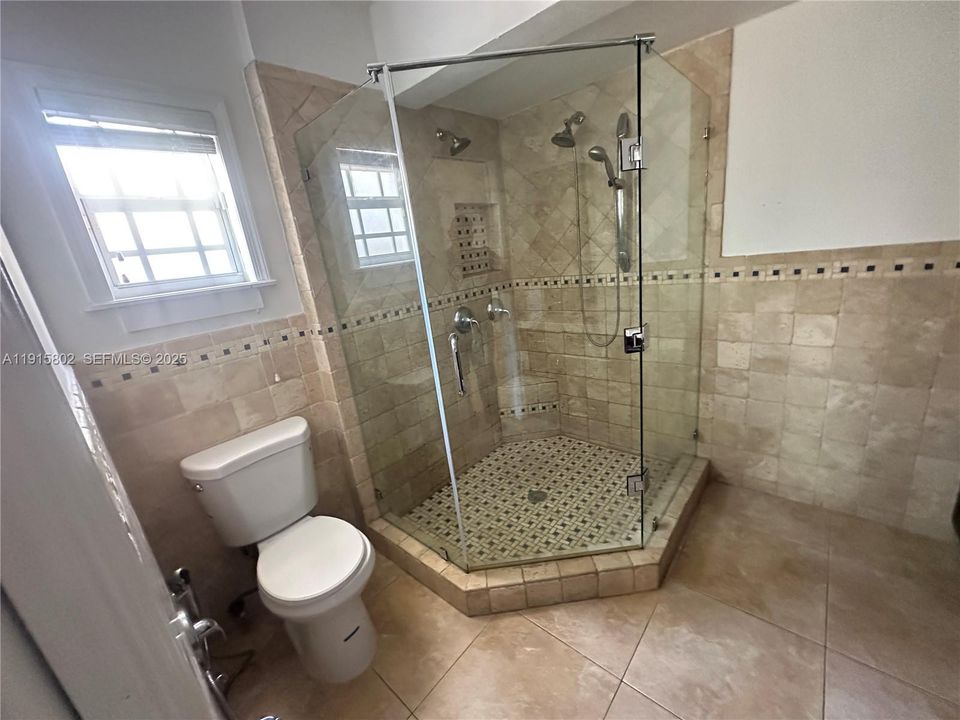 For Rent: $5,699 (4 beds, 3 baths, 1995 Square Feet)