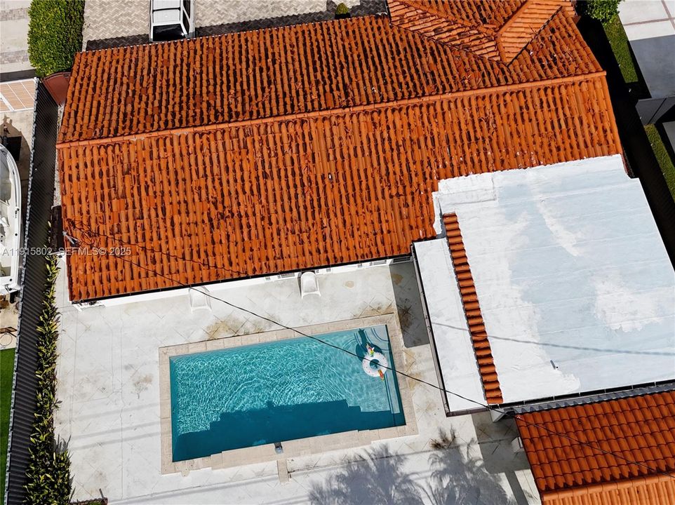 For Rent: $5,699 (4 beds, 3 baths, 1995 Square Feet)