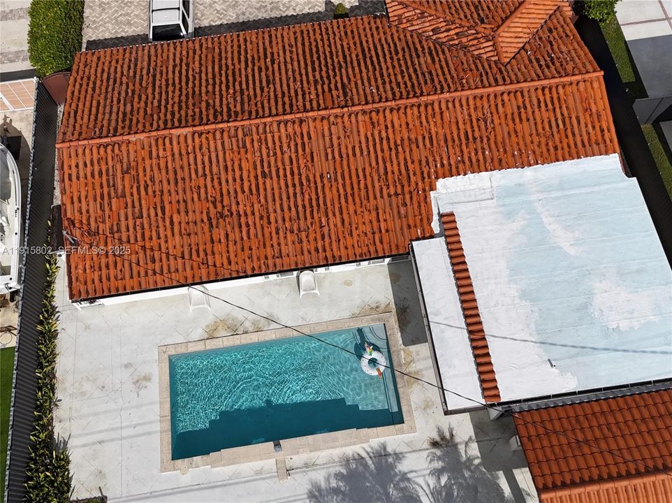 For Rent: $5,699 (4 beds, 3 baths, 1995 Square Feet)