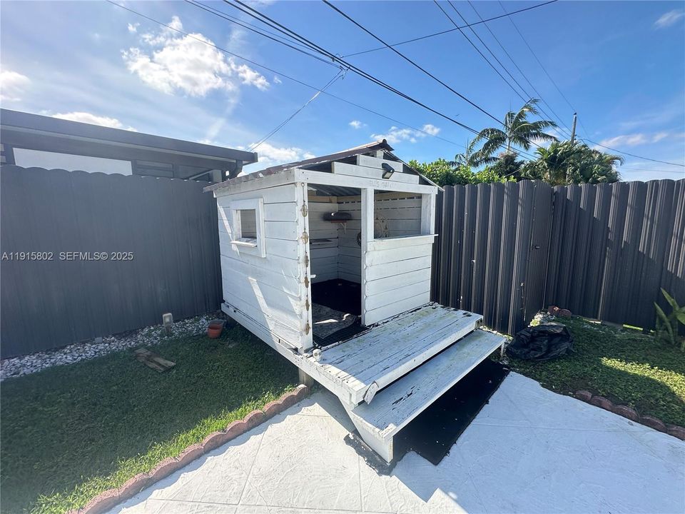 For Rent: $5,699 (4 beds, 3 baths, 1995 Square Feet)