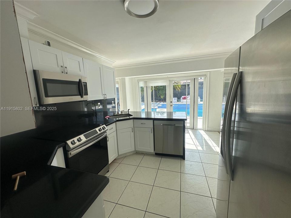 For Rent: $5,699 (4 beds, 3 baths, 1995 Square Feet)