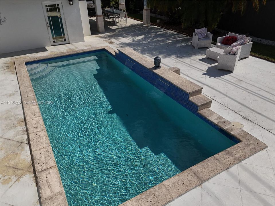 For Rent: $5,699 (4 beds, 3 baths, 1995 Square Feet)