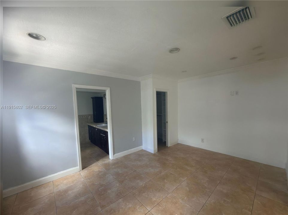 For Rent: $5,699 (4 beds, 3 baths, 1995 Square Feet)