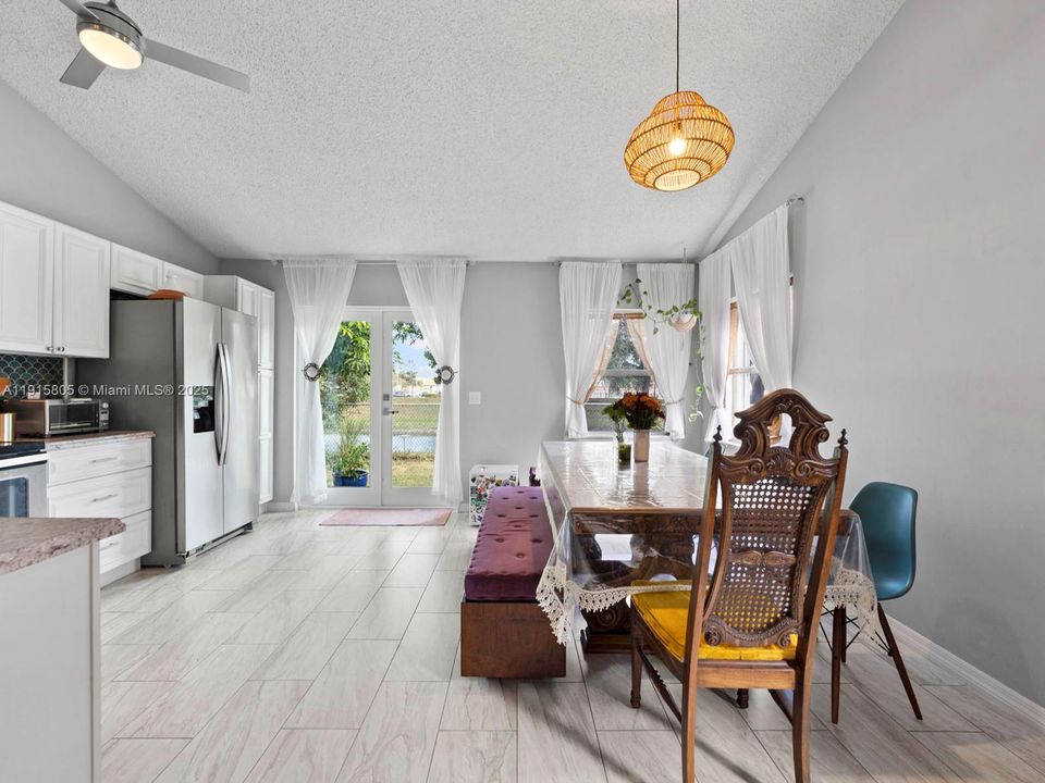 合同活跃: $485,000 (3 贝兹, 2 浴室, 1386 平方英尺)