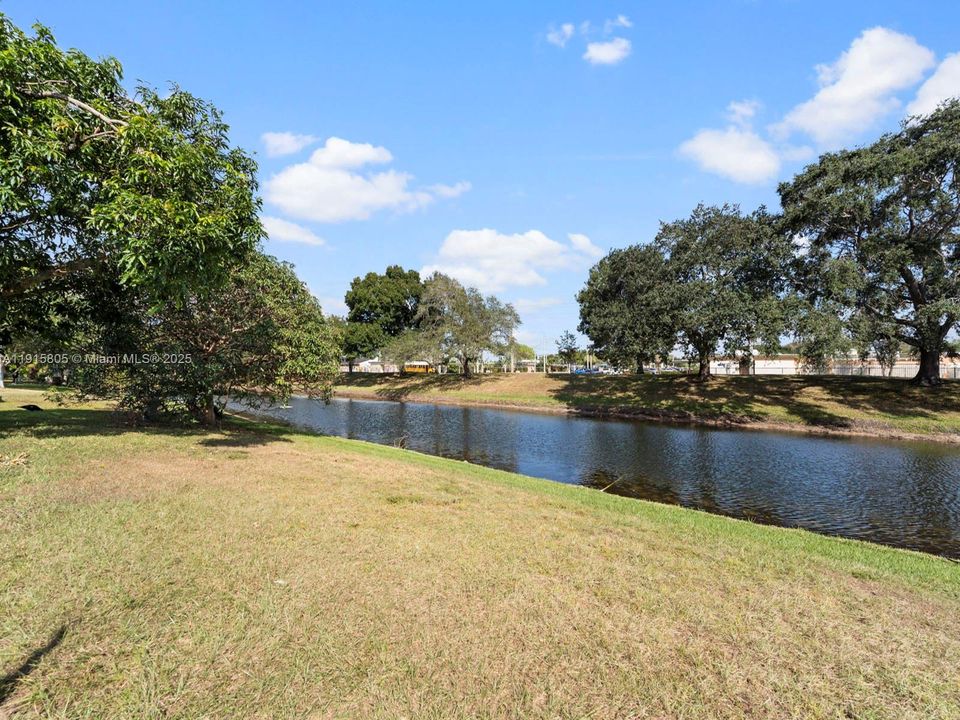 合同活跃: $485,000 (3 贝兹, 2 浴室, 1386 平方英尺)