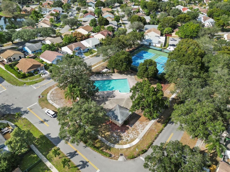 合同活跃: $485,000 (3 贝兹, 2 浴室, 1386 平方英尺)