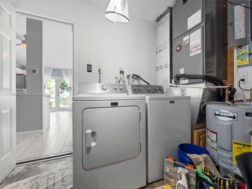 合同活跃: $485,000 (3 贝兹, 2 浴室, 1386 平方英尺)