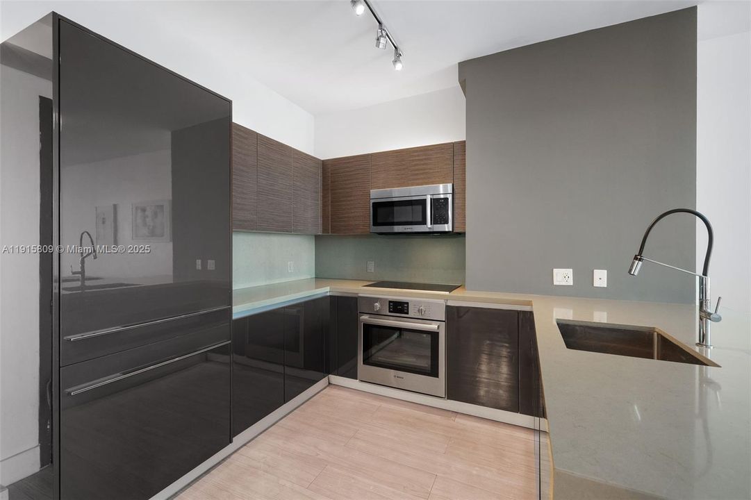 待售: $499,000 (0 贝兹, 1 浴室, 507 平方英尺)