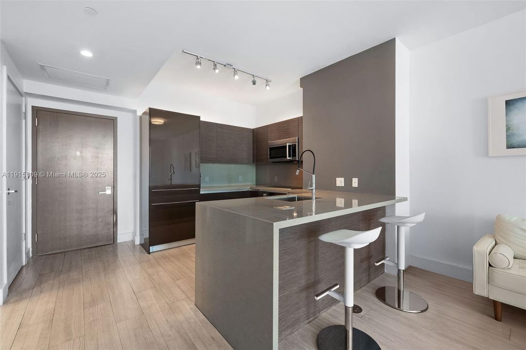 待售: $499,000 (0 贝兹, 1 浴室, 507 平方英尺)