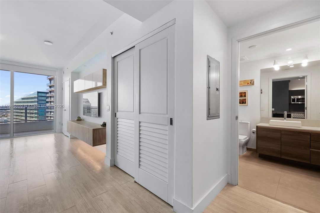 待售: $499,000 (0 贝兹, 1 浴室, 507 平方英尺)