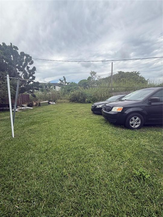 For Sale: $280,000 (2 beds, 1 baths, 572 Square Feet)