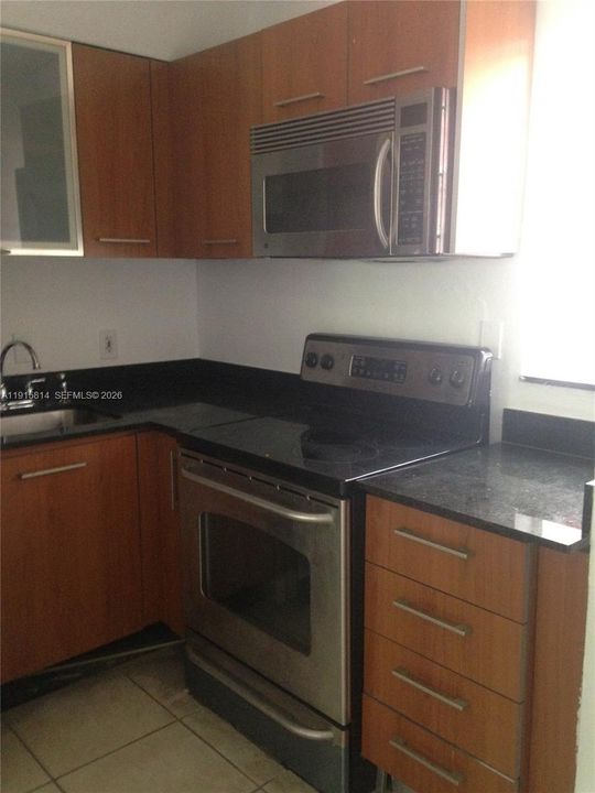 Recently Rented: $1,675 (1 beds, 1 baths, 576 Square Feet)