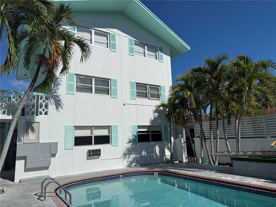 出租: $1,700 (1 贝兹, 1 浴室, 576 平方英尺)