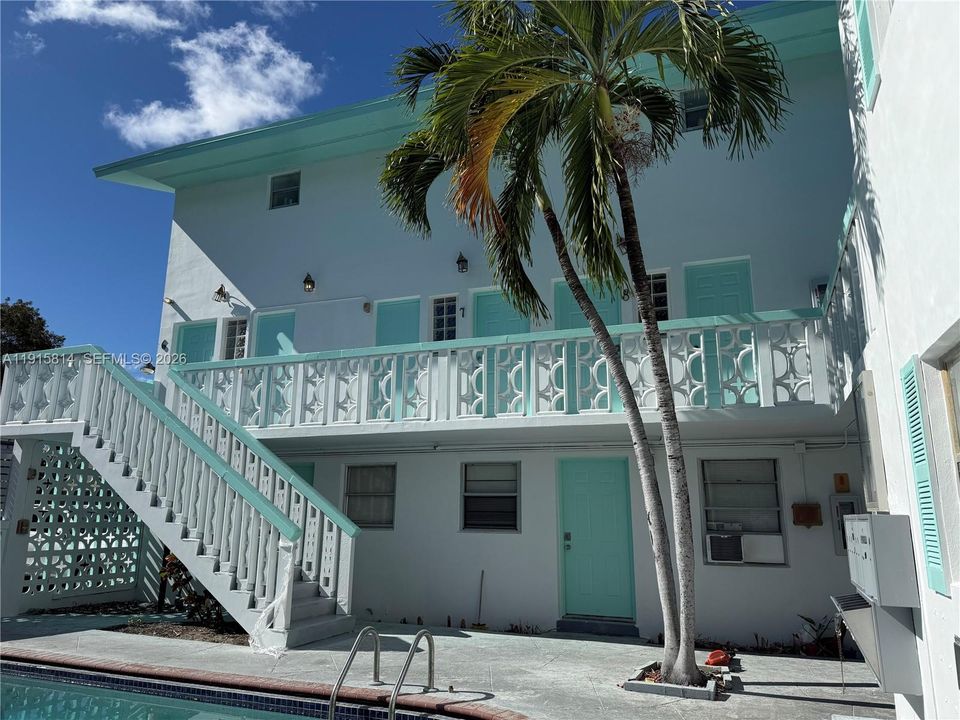 出租: $1,700 (1 贝兹, 1 浴室, 576 平方英尺)