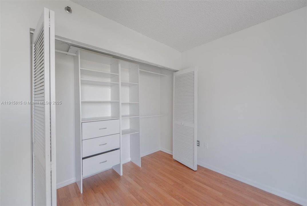 待售: $550,000 (2 贝兹, 2 浴室, 970 平方英尺)