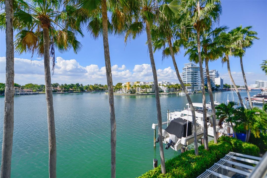 待售: $550,000 (2 贝兹, 2 浴室, 970 平方英尺)