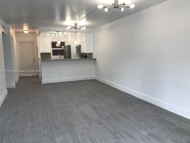 Под контрактом: $1,950 (2 спален, 2 ванн, 817 Квадратных фут)