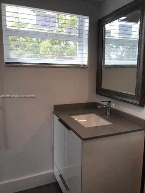 Под контрактом: $1,950 (2 спален, 2 ванн, 817 Квадратных фут)