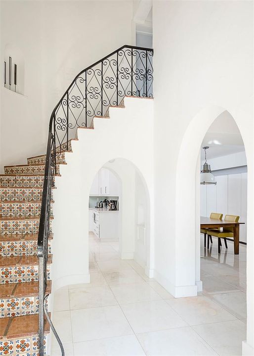 出租: $14,000 (5 贝兹, 4 浴室, 2526 平方英尺)