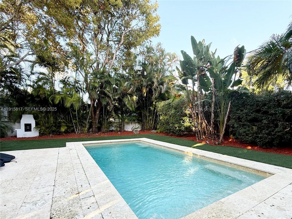 出租: $14,000 (5 贝兹, 4 浴室, 2526 平方英尺)