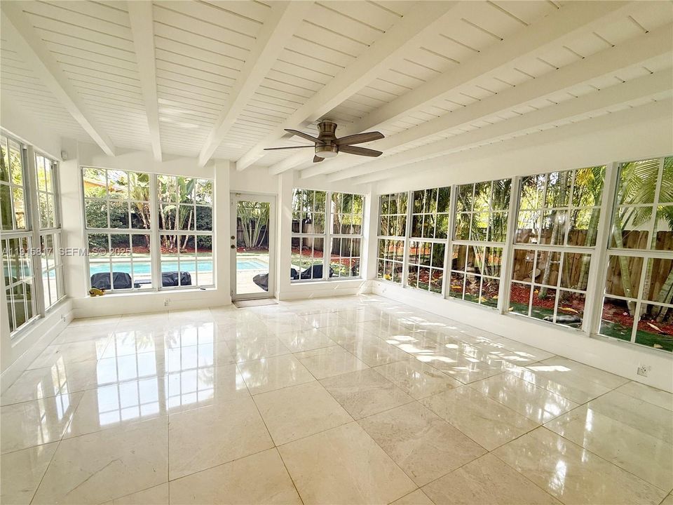 出租: $14,000 (5 贝兹, 4 浴室, 2526 平方英尺)