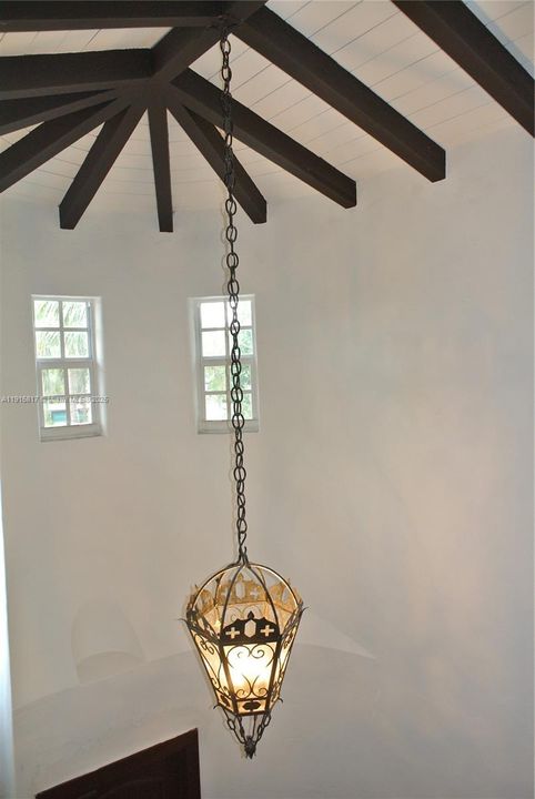 出租: $14,000 (5 贝兹, 4 浴室, 2526 平方英尺)