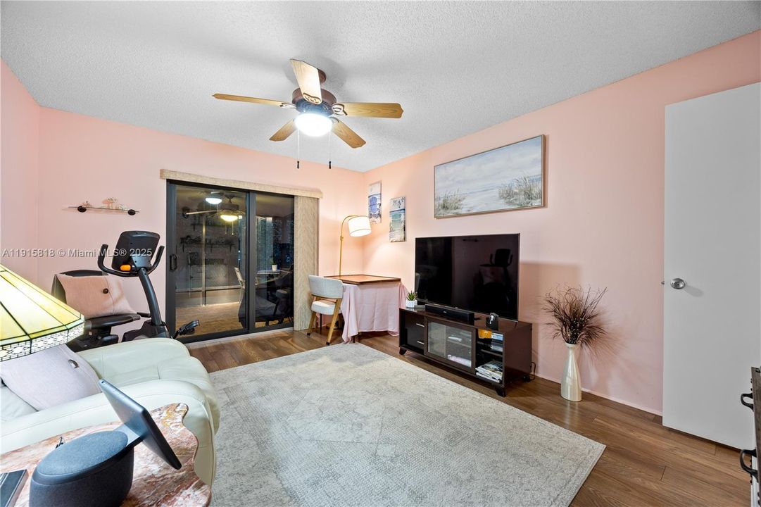 Active With Contract: $270,000 (2 beds, 2 baths, 1296 Square Feet)