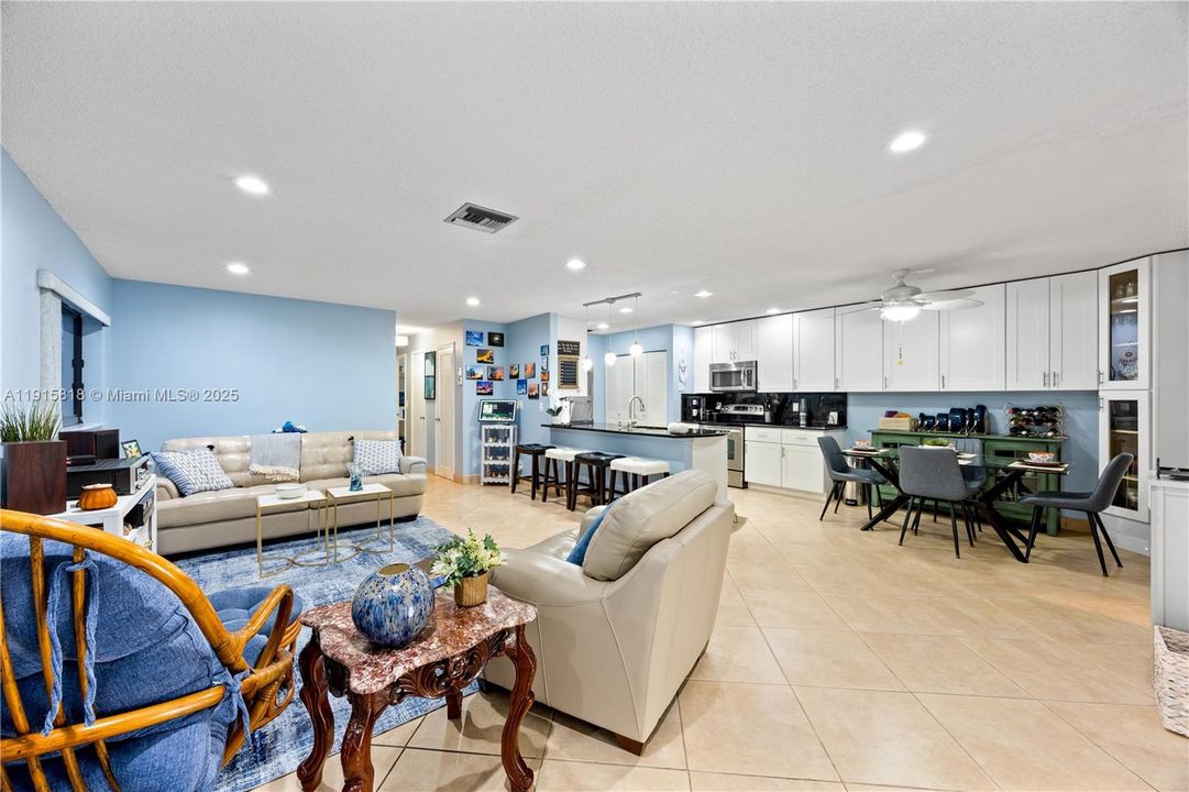 Active With Contract: $270,000 (2 beds, 2 baths, 1296 Square Feet)