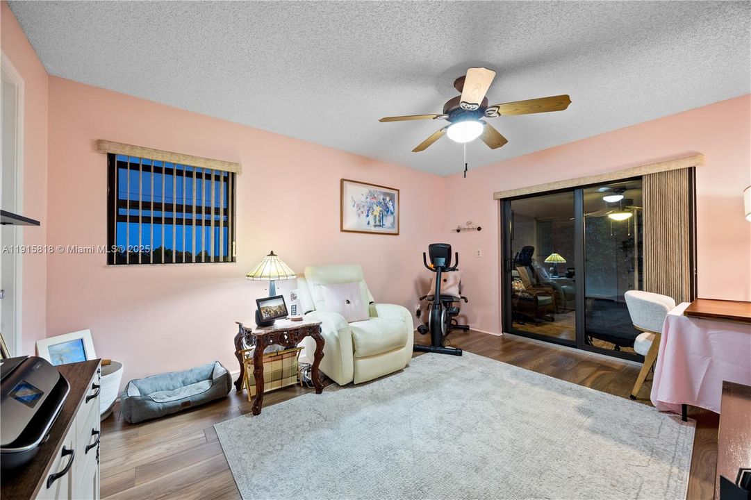 Active With Contract: $270,000 (2 beds, 2 baths, 1296 Square Feet)