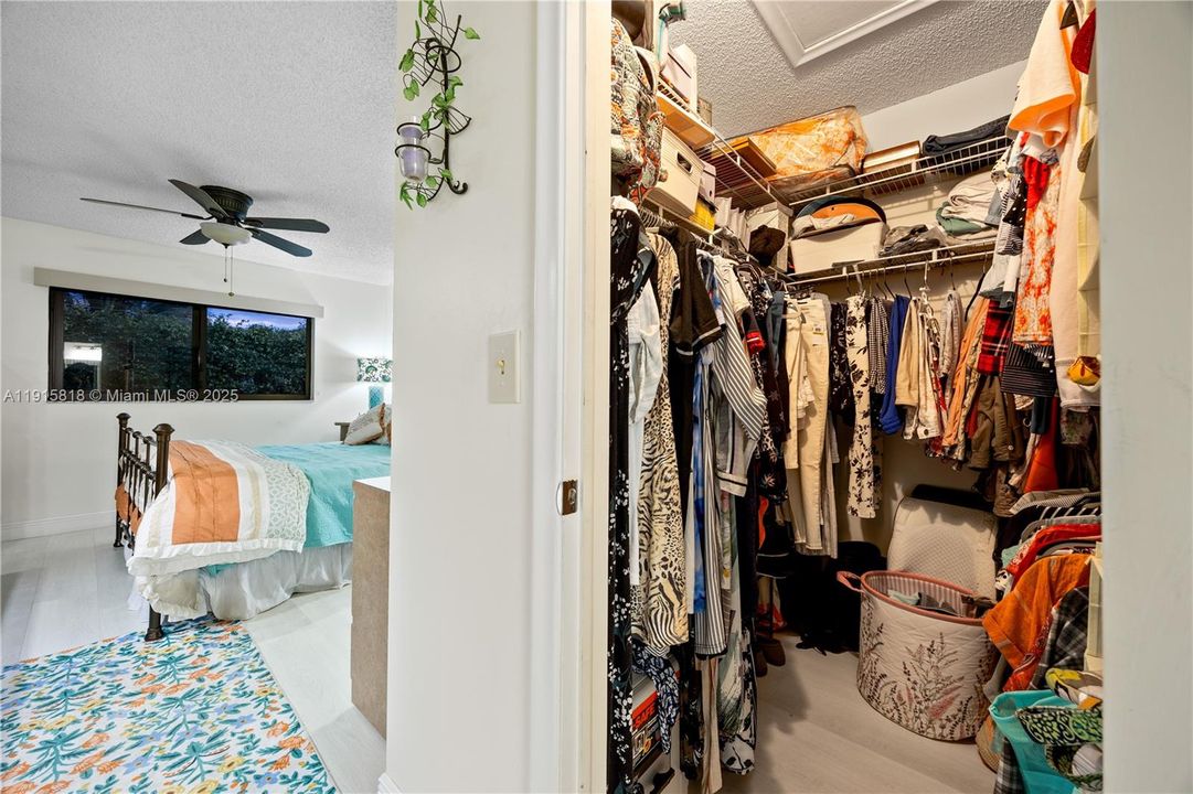 Active With Contract: $270,000 (2 beds, 2 baths, 1296 Square Feet)