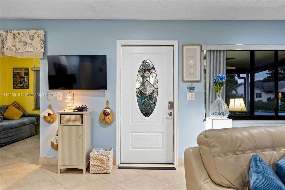 Active With Contract: $270,000 (2 beds, 2 baths, 1296 Square Feet)