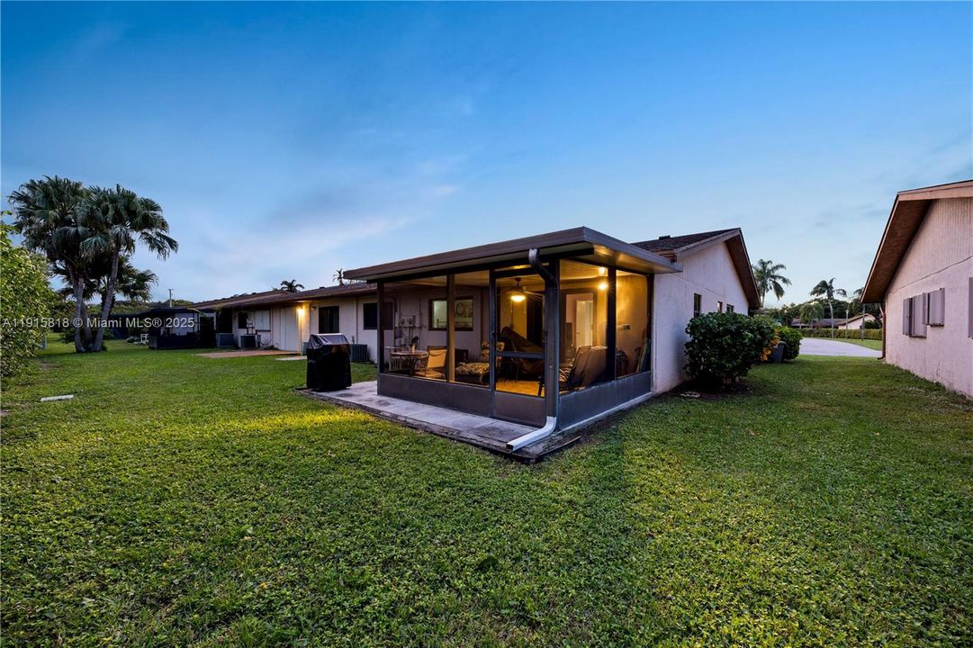 Active With Contract: $270,000 (2 beds, 2 baths, 1296 Square Feet)