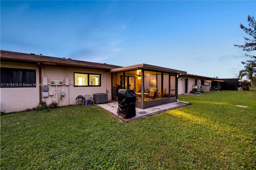 Active With Contract: $270,000 (2 beds, 2 baths, 1296 Square Feet)