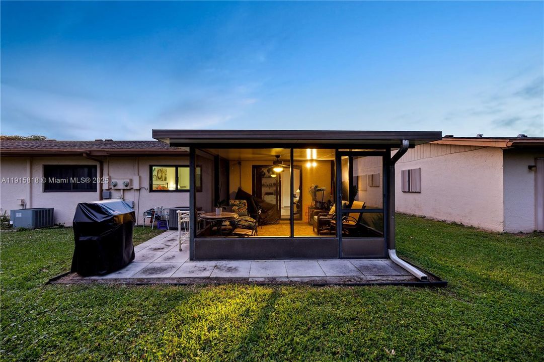 Active With Contract: $270,000 (2 beds, 2 baths, 1296 Square Feet)