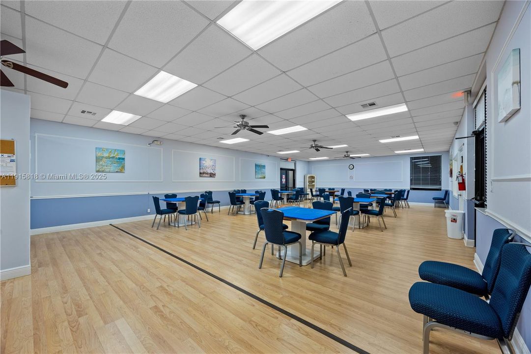 Active With Contract: $270,000 (2 beds, 2 baths, 1296 Square Feet)