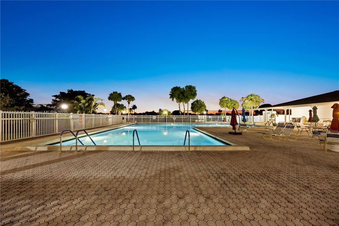 Active With Contract: $270,000 (2 beds, 2 baths, 1296 Square Feet)