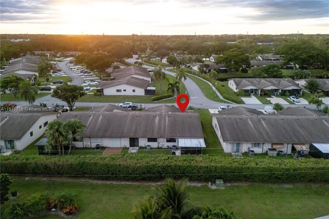 Active With Contract: $270,000 (2 beds, 2 baths, 1296 Square Feet)