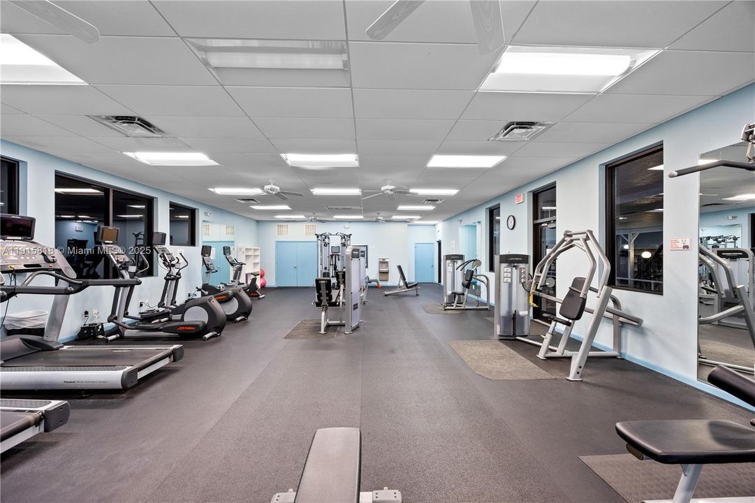 Active With Contract: $270,000 (2 beds, 2 baths, 1296 Square Feet)