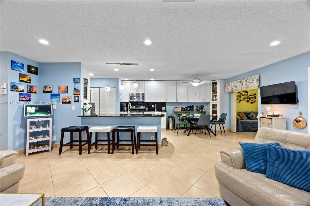 Active With Contract: $270,000 (2 beds, 2 baths, 1296 Square Feet)