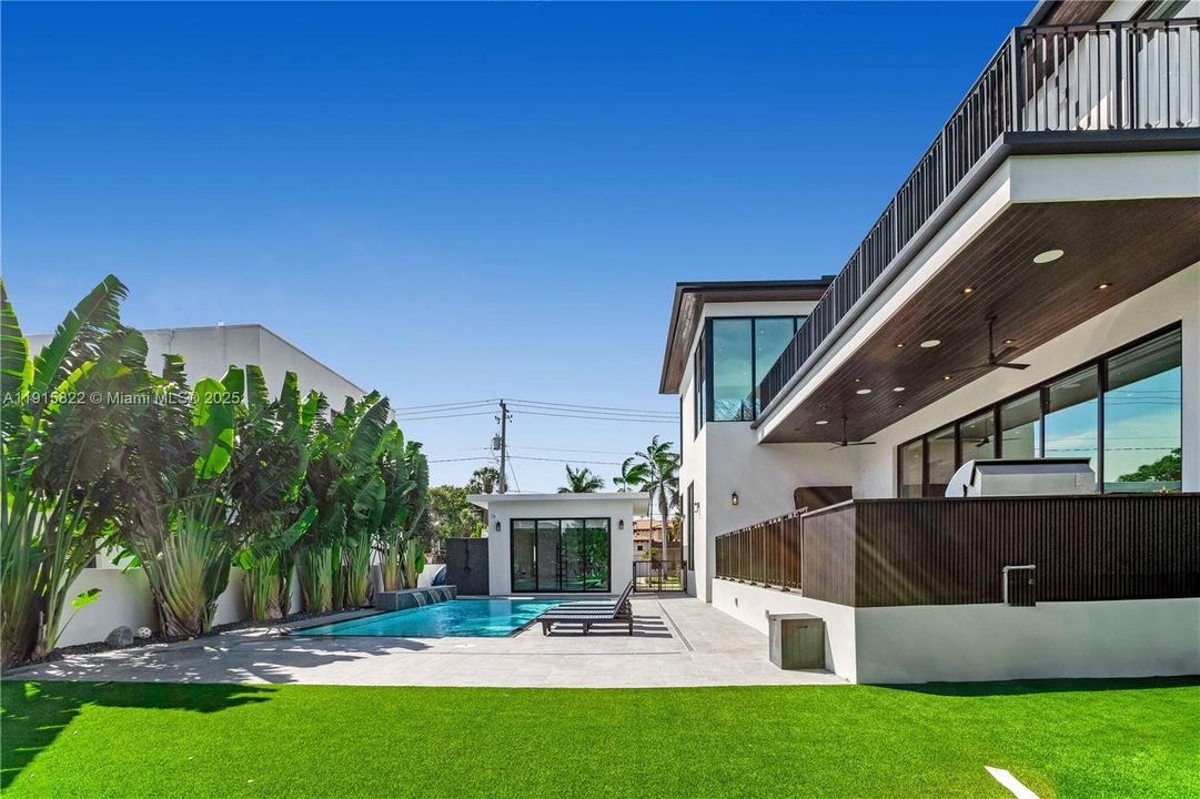 For Sale: $9,995,000 (6 beds, 6 baths, 6222 Square Feet)