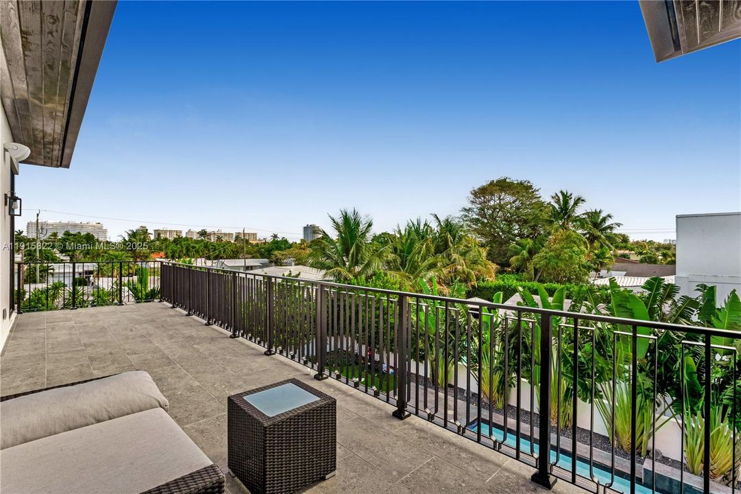 For Sale: $9,995,000 (6 beds, 6 baths, 6222 Square Feet)