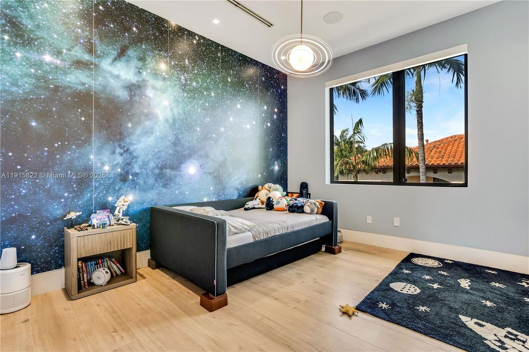 For Sale: $9,995,000 (6 beds, 6 baths, 6222 Square Feet)