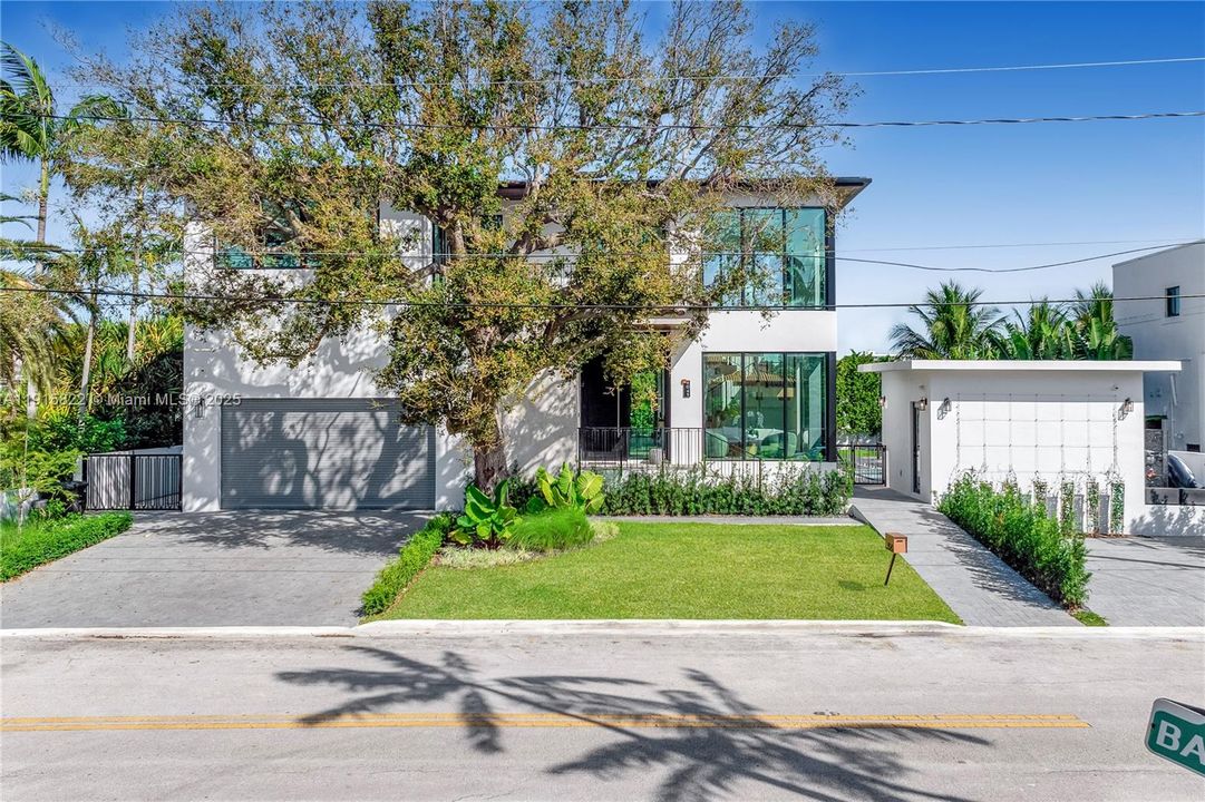 For Sale: $9,995,000 (6 beds, 6 baths, 6222 Square Feet)