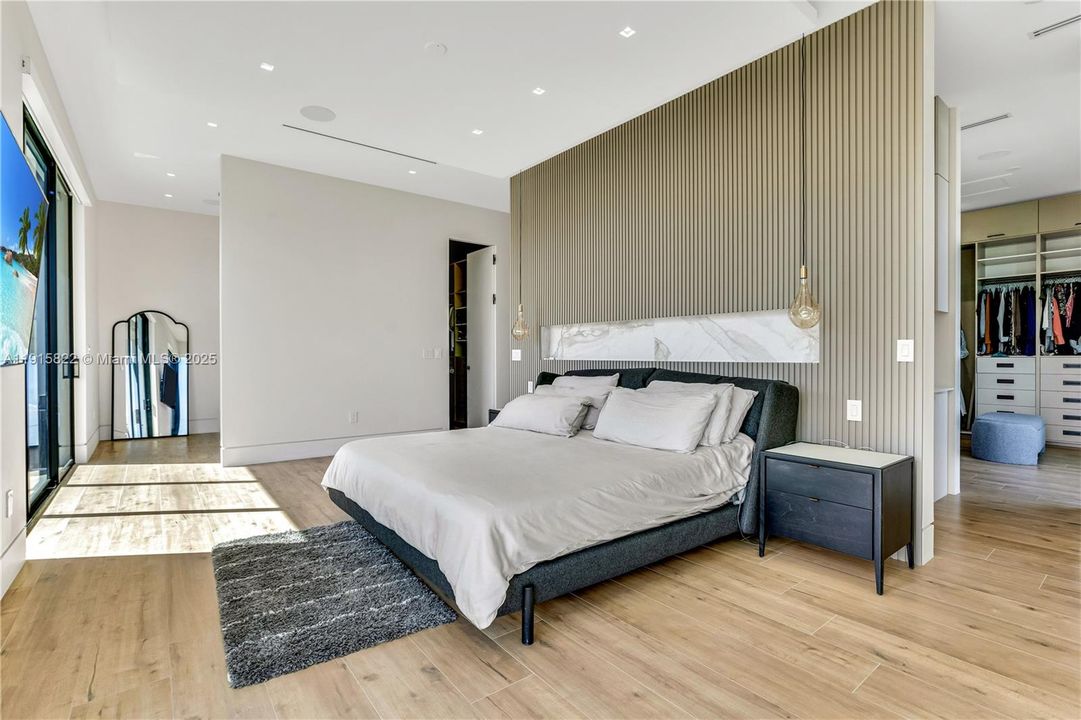 For Sale: $9,995,000 (6 beds, 6 baths, 6222 Square Feet)