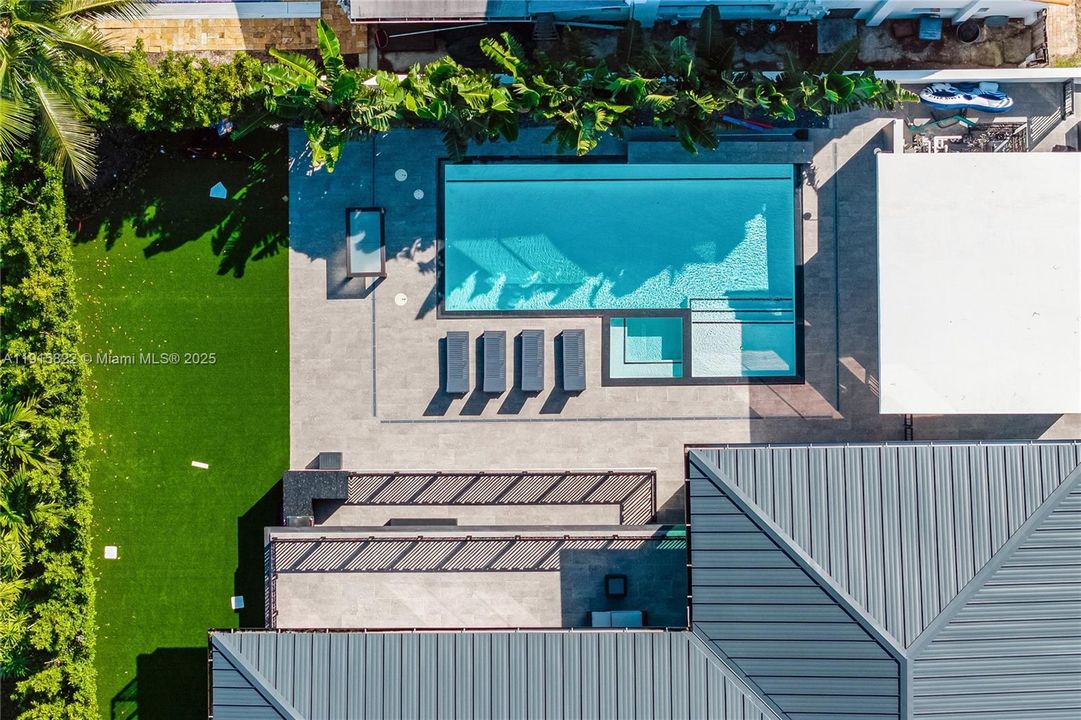 For Sale: $9,995,000 (6 beds, 6 baths, 6222 Square Feet)