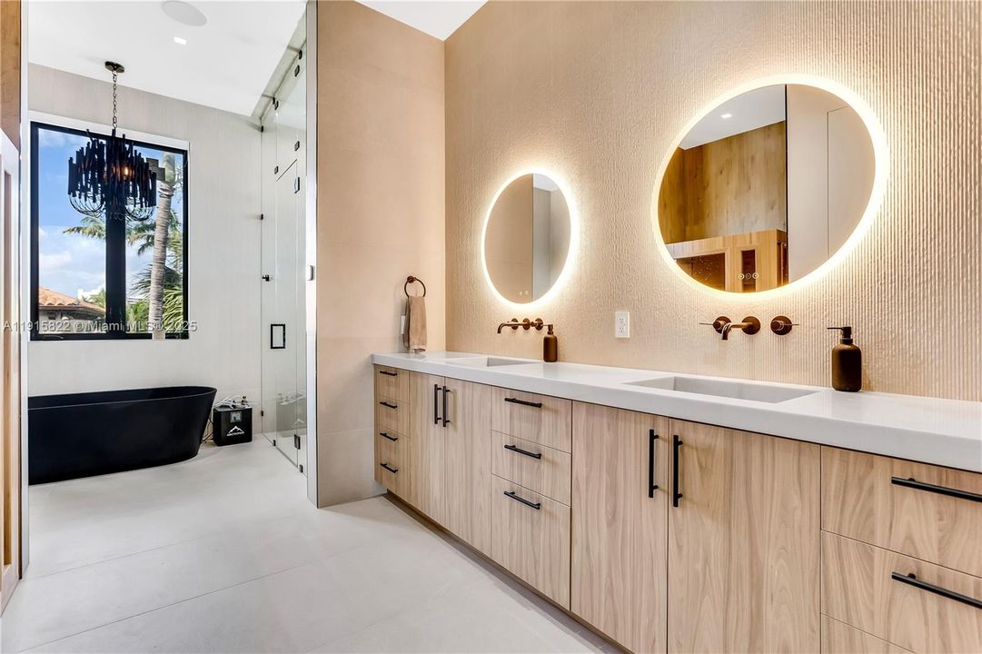 For Sale: $9,995,000 (6 beds, 6 baths, 6222 Square Feet)