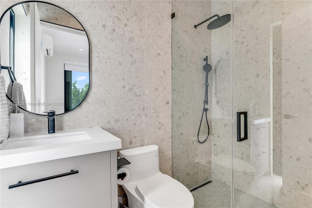 For Sale: $9,995,000 (6 beds, 6 baths, 6222 Square Feet)