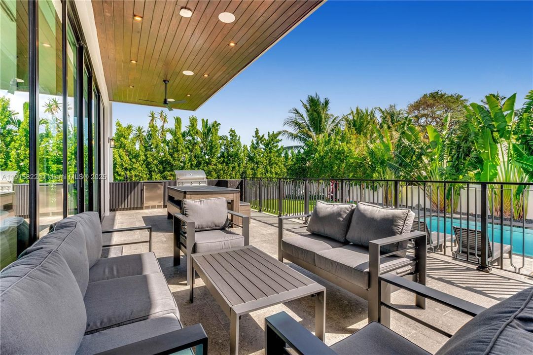 For Sale: $9,995,000 (6 beds, 6 baths, 6222 Square Feet)