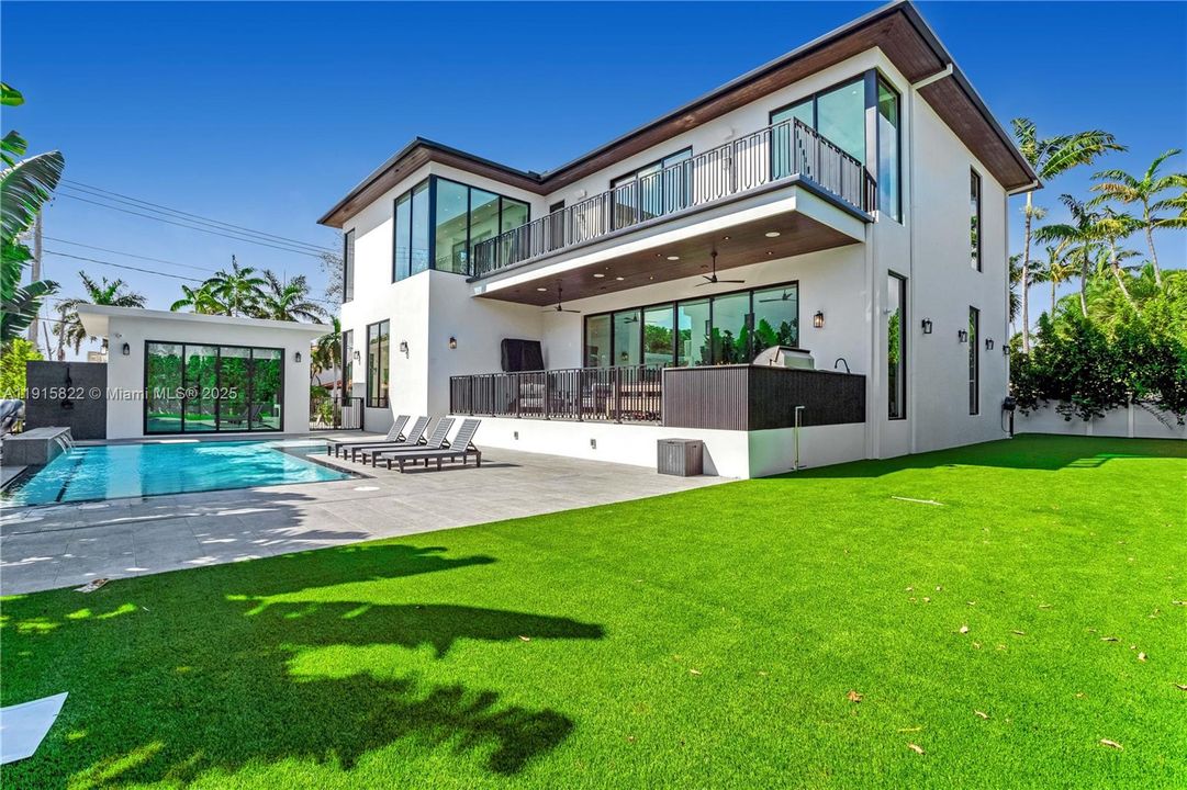 For Sale: $9,995,000 (6 beds, 6 baths, 6222 Square Feet)