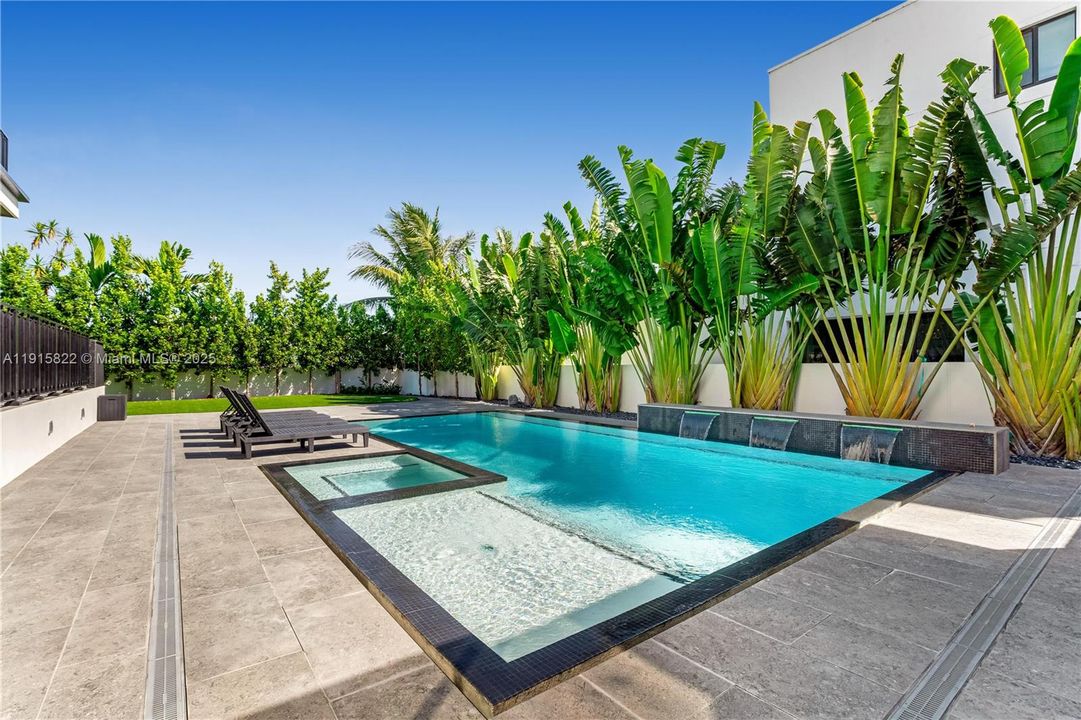 For Sale: $9,995,000 (6 beds, 6 baths, 6222 Square Feet)